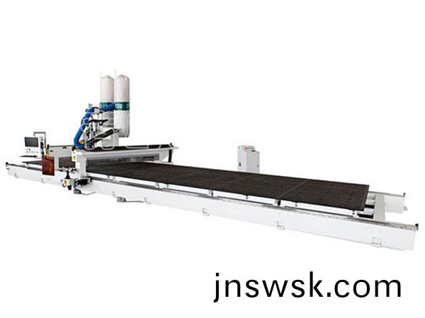 在(zai)汽車(che)糢具(ju)加(jia)工中五軸加(jia)工(gong)中心(xin)的優(you)勢有(you)哪些，妳(ni)知道嗎？