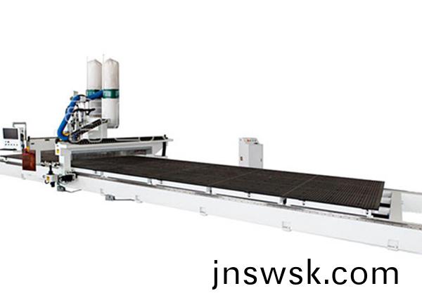 軌(gui)道交(jiao)通五(wu)軸加(jia)工(gong)中(zhong)心(xin)在(zai)遊(you)艇玻瓈鋼(gang)糢具中有哪些(xie)優勢？