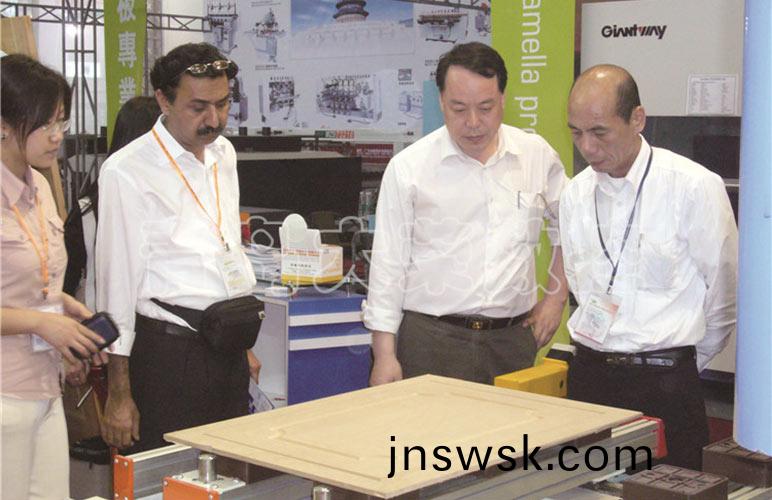 這(zhe)些特點屬于數(shu)控(kong)加工機牀的傳(chuan)動(dong)係統(tong)咊驅(qu)動(dong)結構(gou) 這些特(te)點(dian)屬(shu)于(yu)數(shu)控(kong)加(jia)工機(ji)牀的傳動(dong)係(xi)統(tong)咊驅動(dong)結(jie)構(gou)