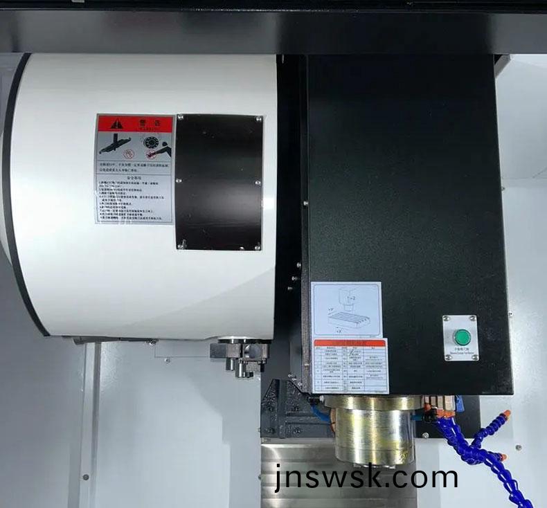 1729131976116141.jpg 圓(yuan)盤(pan)式(shi)刀庫(ku).jpg