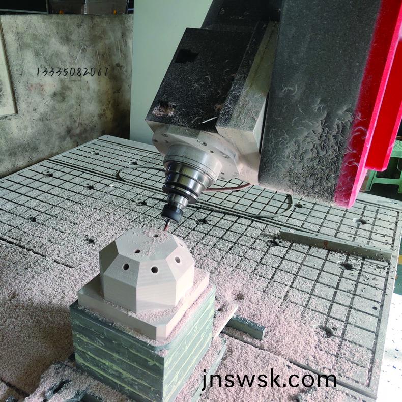 龍(long)門五軸加(jia)工(gong)中心(xin)有哪些加工優勢？