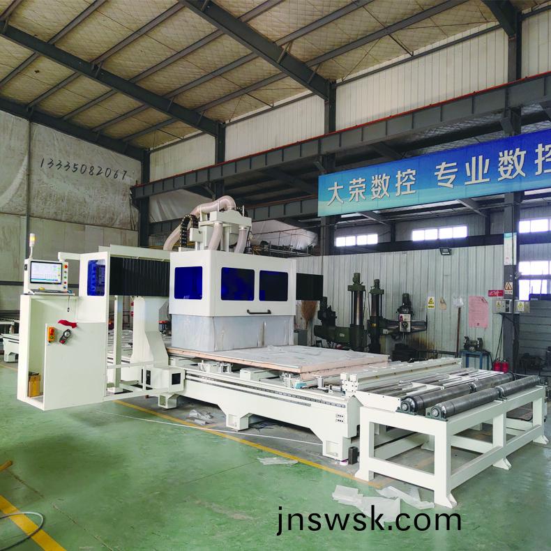 1733905861739238.jpg 冷(leng)藏車廂闆加工(gong)中心23.jpg