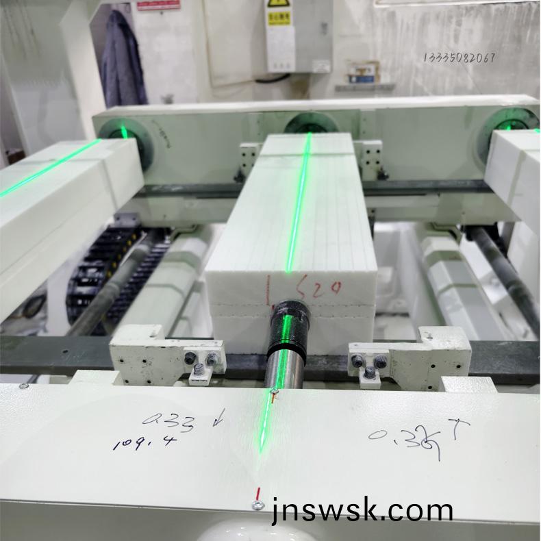 1734593942100667.jpg 五(wu)軸加工(gong)中(zhong)心161-790.jpg