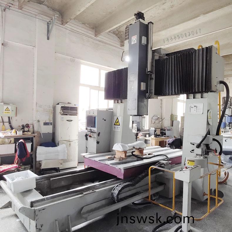 1734673898507138.jpg 1厚(hou)片吸塑件(jian)五軸(zhou)加工中(zhong)心(xin)7.jpg