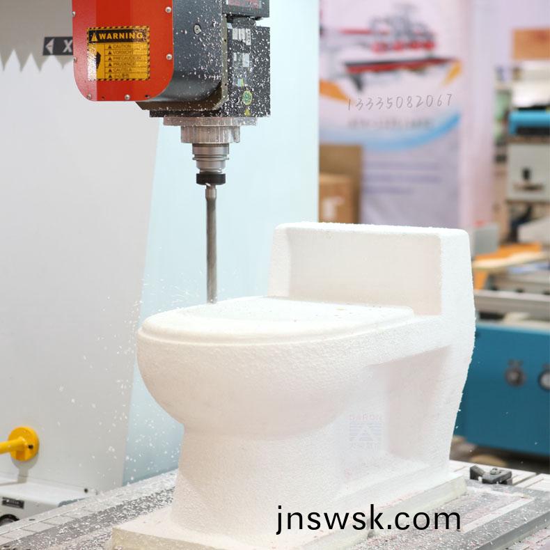 1736302429112390.jpg 五(wu)軸加(jia)工中(zhong)心(xin)118-790.jpg