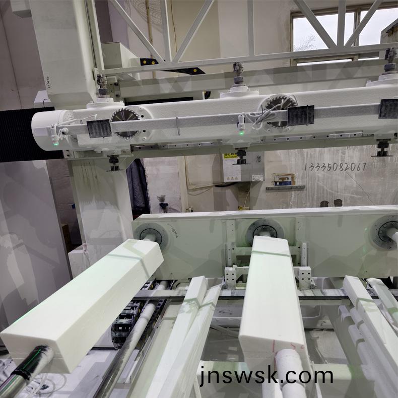 1740374153598988.jpg 五(wu)軸加(jia)工中(zhong)心158-790.jpg