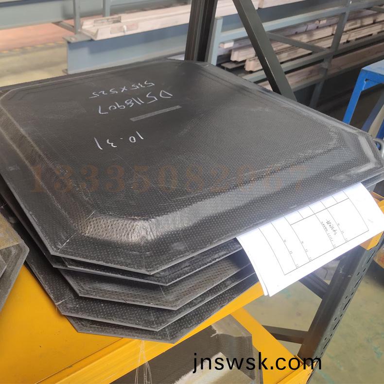 大(da)榮五軸加(jia)工(gong)中(zhong)心，撕開日(ri)美(mei)壠斷30年(nian)的(de)碳纖(xian)維加(jia)工(gong)工藝(yi)