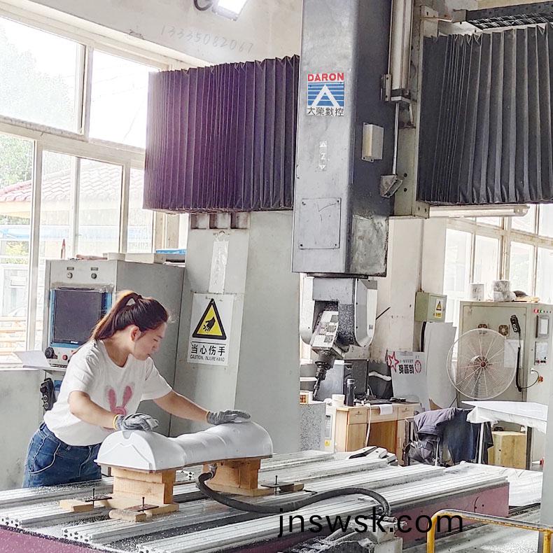 1740728825158012.jpg 1厚(hou)片(pian)吸塑件五軸加(jia)工(gong)中心(xin)8.jpg