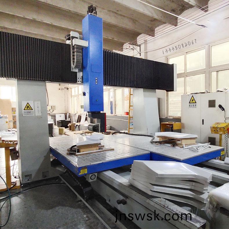 1741334897208547.jpg 五軸加工(gong)中心(xin)126-790.jpg