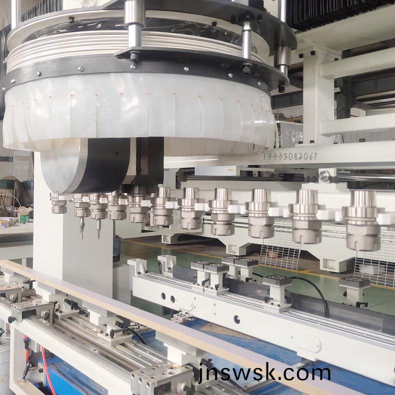 PTP五軸(zhou)加(jia)工中心(xin)，伸(shen)縮(suo)式(shi)防(fang)塵(chen)罩(zhao)，開(kai)啟五(wu)軸(zhou)加工(gong)黑(hei)科(ke)技(ji)！