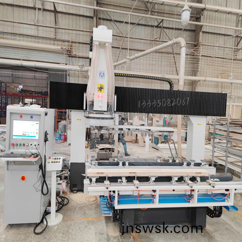 PTP門牕(chuang)加(jia)工(gong)中(zhong)心 可伸(shen)縮(suo)吸(xi)塵(chen)五軸(zhou)聯動機(ji)牀(chuang)