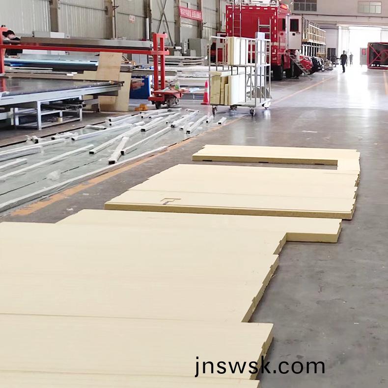 1743474312205824.jpg 冷藏(cang)車廂(xiang)闆加(jia)工(gong)中心20.jpg