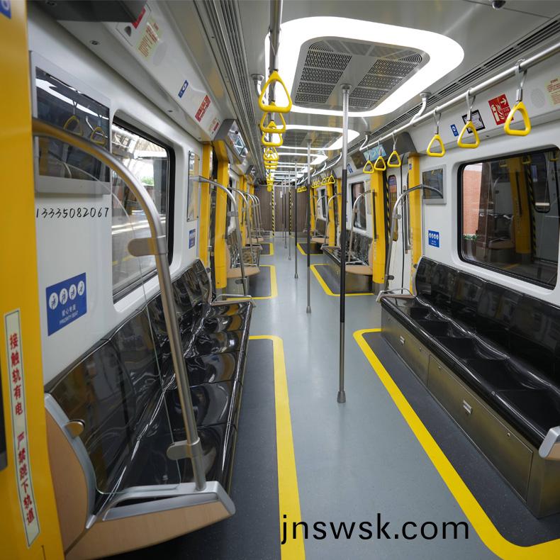 1744944895171215.jpg 碳纖維地鐵3.jpg