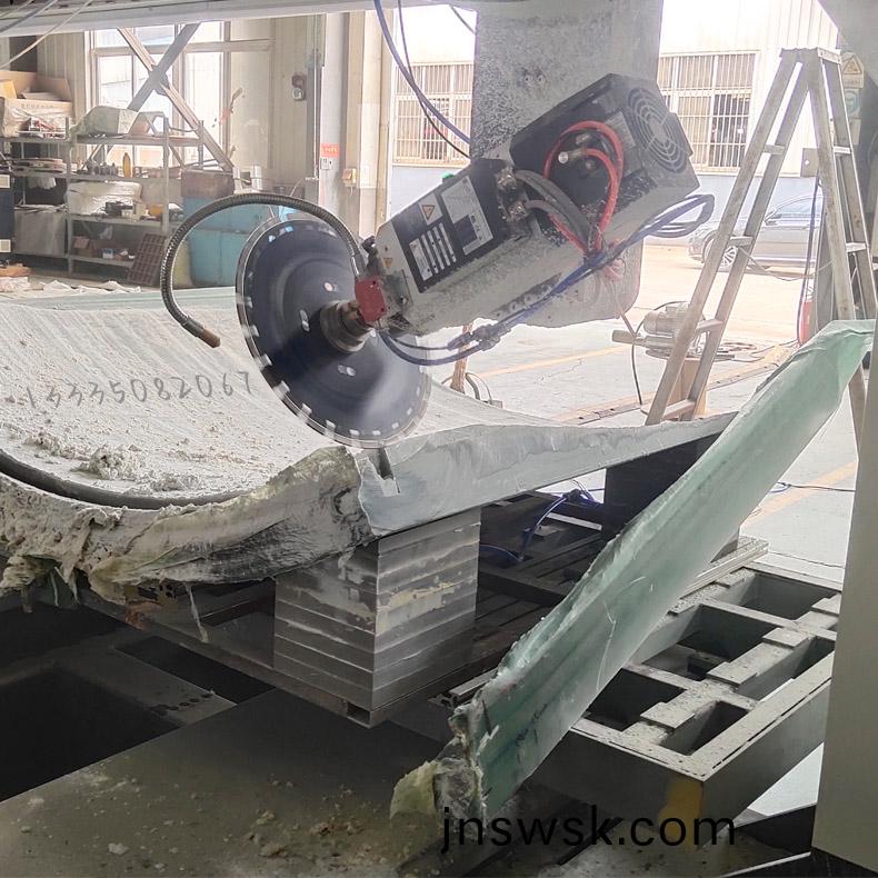 1745394047202183.jpg 五(wu)軸(zhou)加工(gong)中心(xin)78-790.jpg