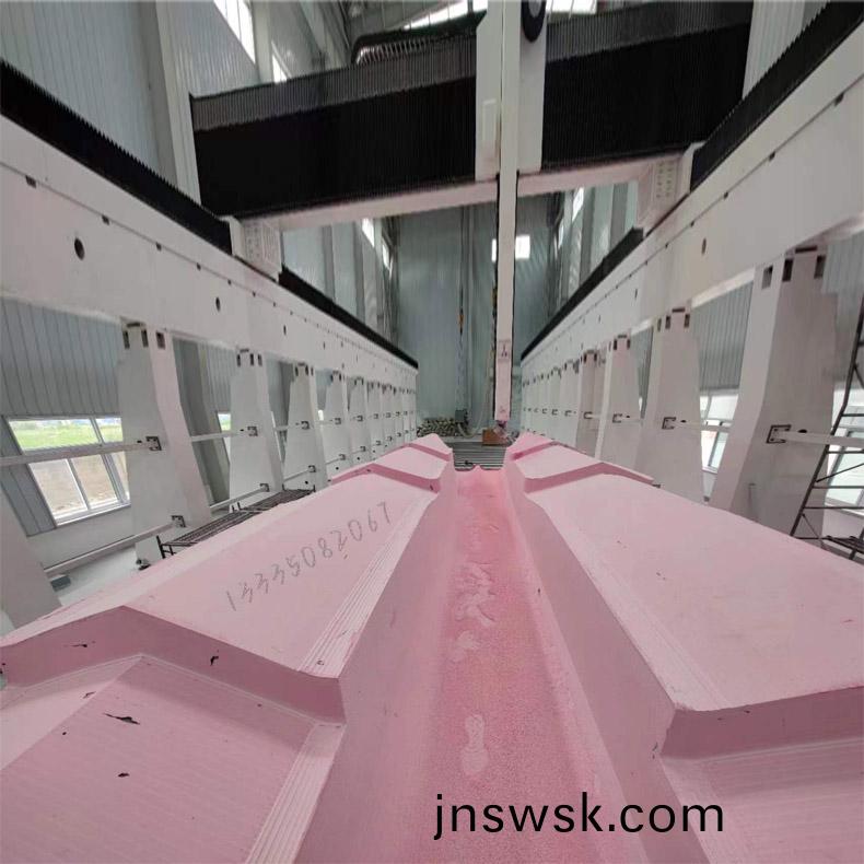 1745460287988346.jpg 五(wu)軸(zhou)加工(gong)中(zhong)心(xin)94-790.jpg