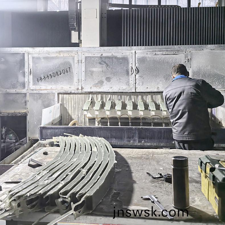 1745723659127109.jpg 五軸(zhou)加(jia)工(gong)中心201-790.jpg