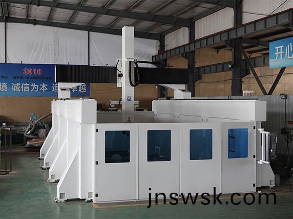 全(quan)封閉式五(wu)軸(zhou)加(jia)工(gong)中心機(ji)牀(chuang)型號介(jie)紹