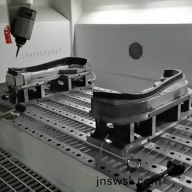 1747015553180315.jpg 五軸加(jia)工(gong)中心105-790.jpg