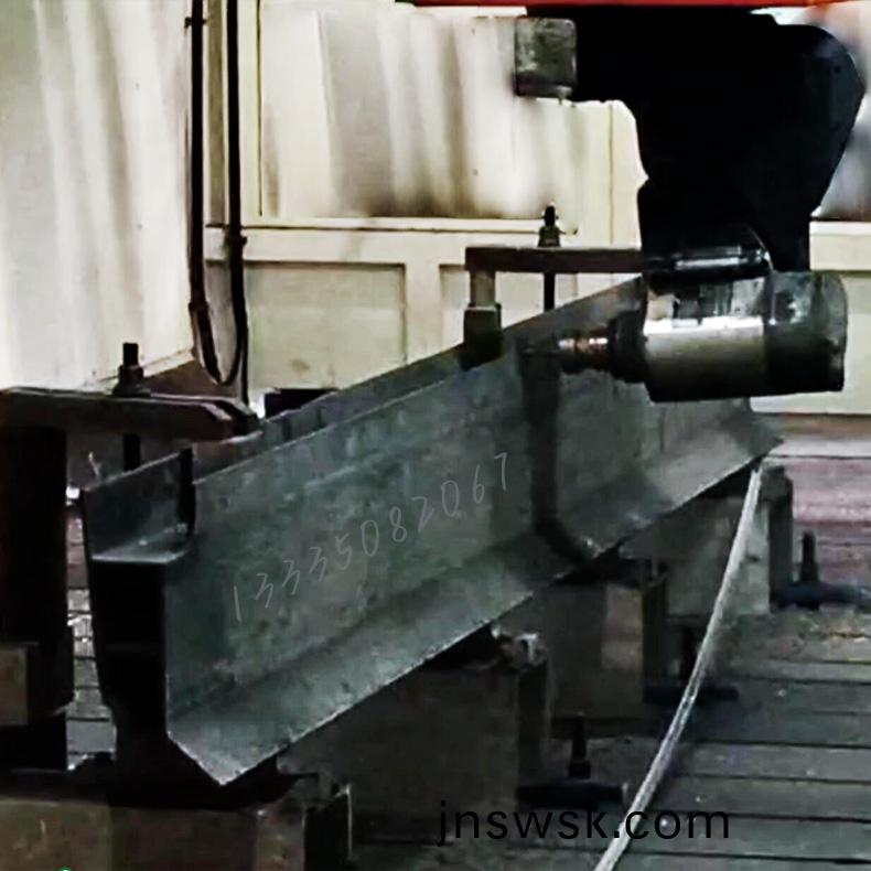 1747015568974657.jpg 五(wu)軸(zhou)加工中心(xin)101-790.jpg