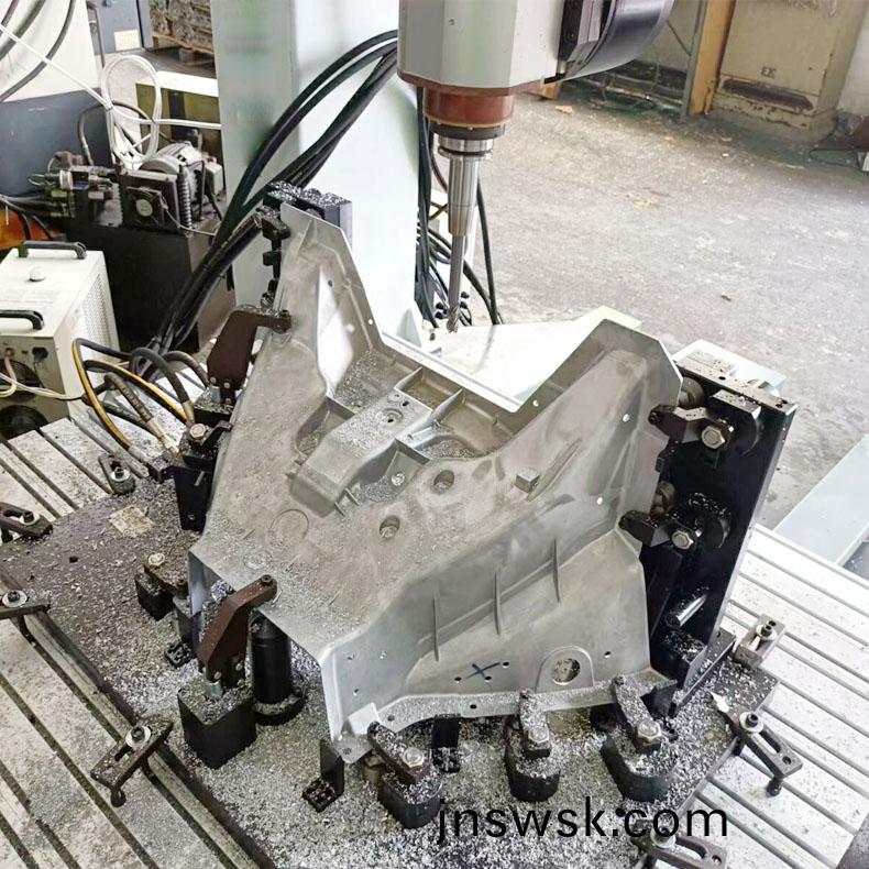 1749198412173851.jpg 鋁型(xing)材(cai)加(jia)工(gong)中(zhong)心8.jpg