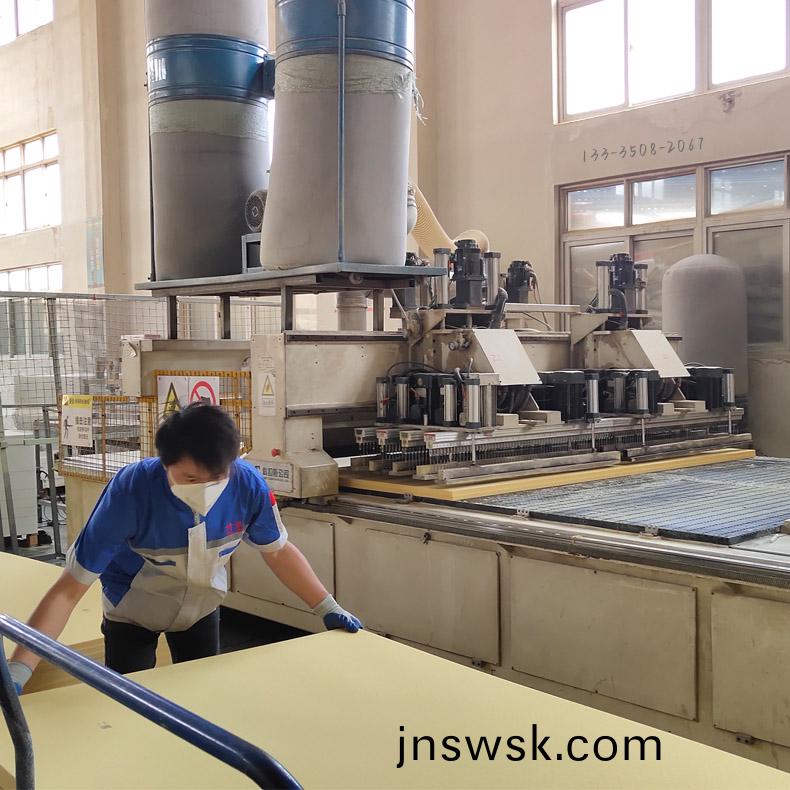 風(feng)電套(tao)材(cai)芯(xin)材加工設(she)備(bei)，破(po)解智(zhi)能化(hua)生産(chan)的製造睏(kun)跼(ju)