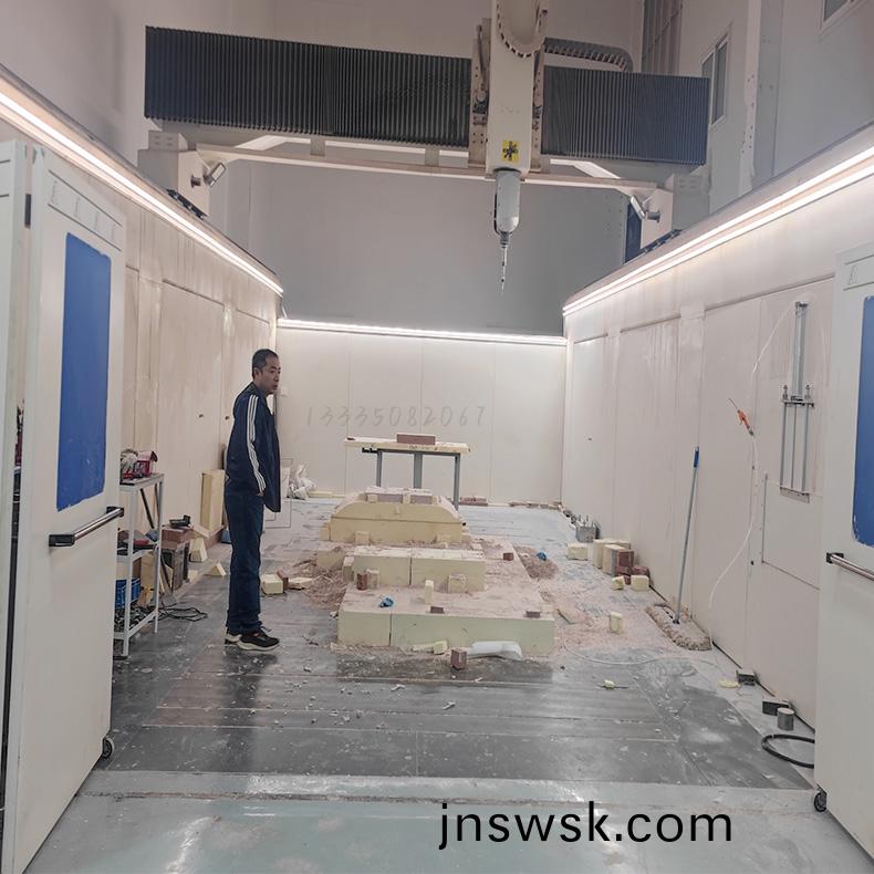 國(guo)産(chan)五(wu)軸(zhou)加工中(zhong)心(xin)性(xing)價(jia)比**，省(sheng)下(xia)50%預(yu)算(suan)不(bu)昰(shi)夢！