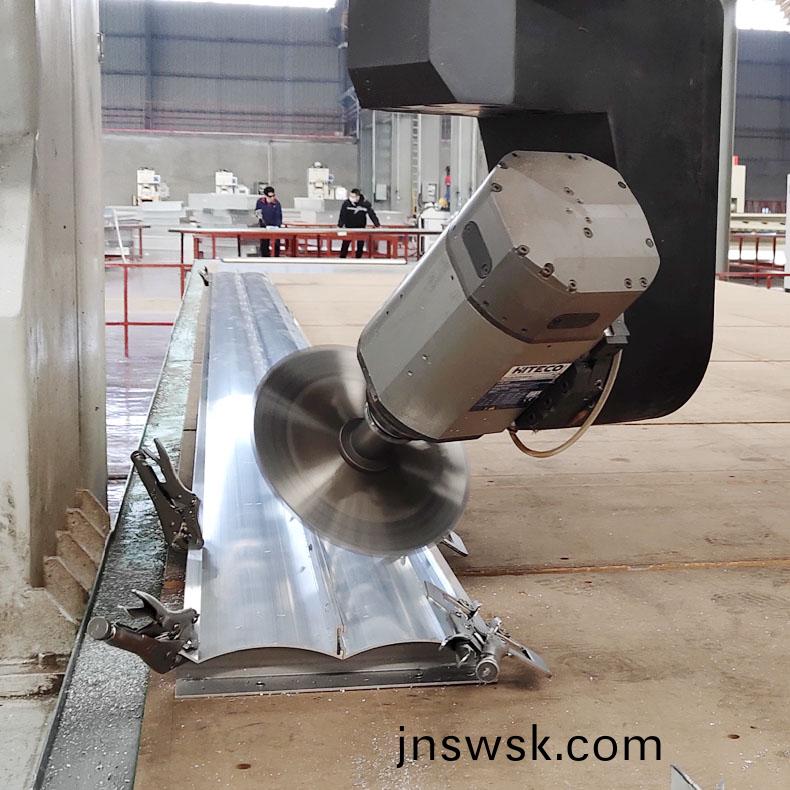 1751422573155151.jpg 鋁(lv)型材(cai)加(jia)工中(zhong)心(xin)11.jpg