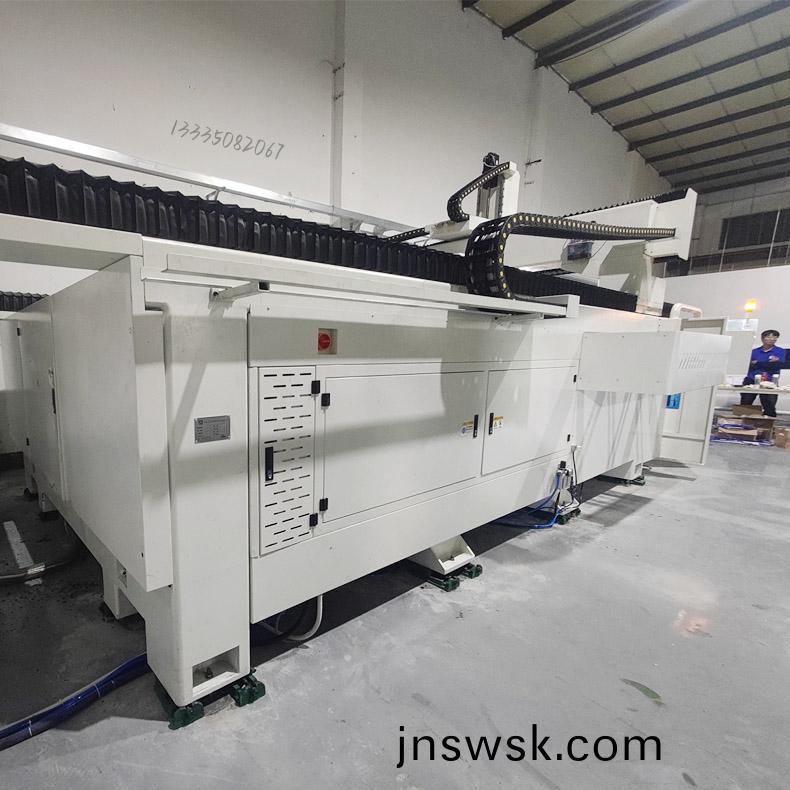 1756175188157050.jpg 五(wu)軸(zhou)加工中(zhong)心(xin)241-790.jpg