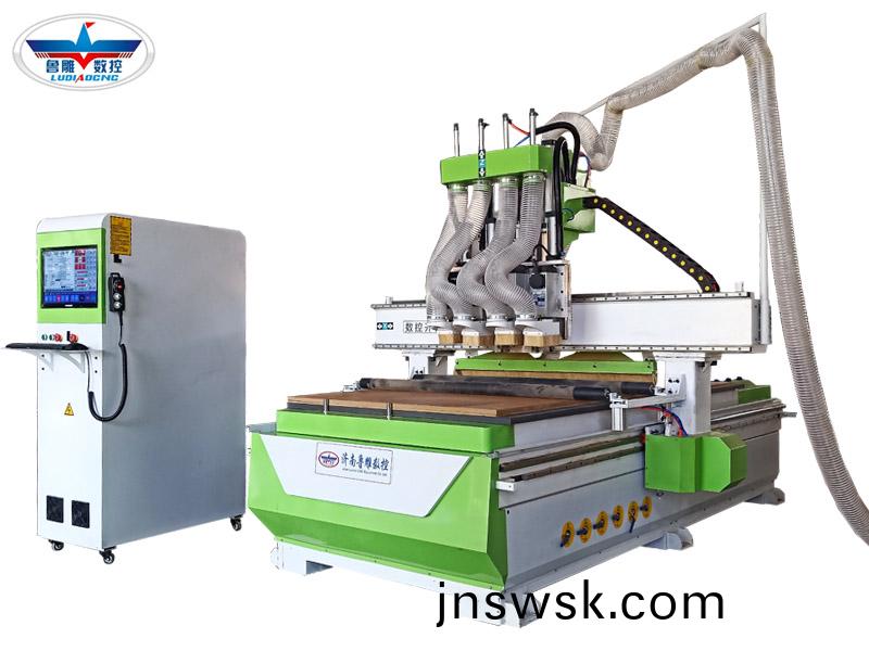 闆式(shi)傢具開(kai)料(liao)機 闆(ban)式傢(jia)具(ju)開料(liao)機