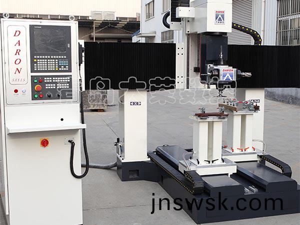 五(wu)軸(zhou)加(jia)工中心